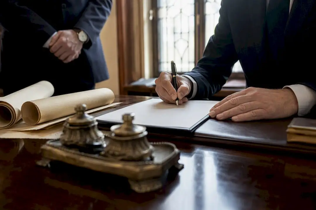 Translator swearing oath before notary